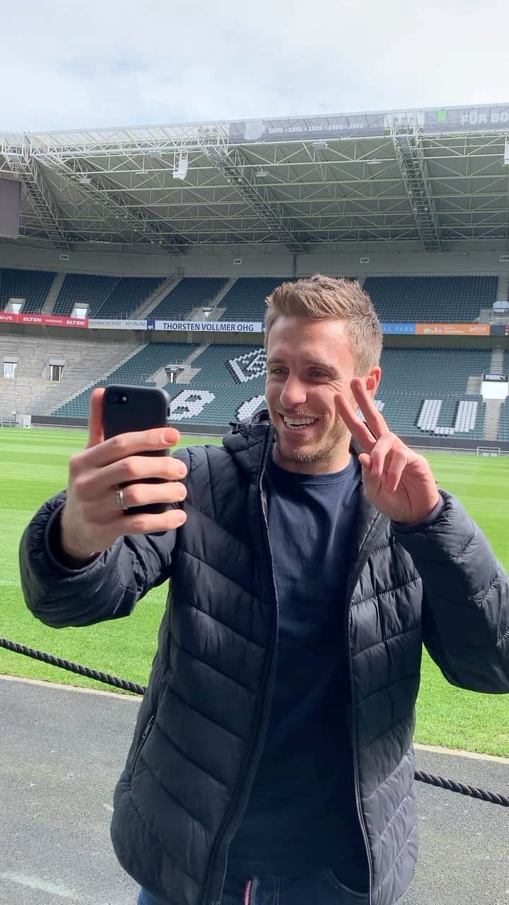 パトリック・ヘアマンのインスタグラム：「Mal sehen, ob er rangeht.. 📞👀  #HappyBirthday #FohlenFamilie」