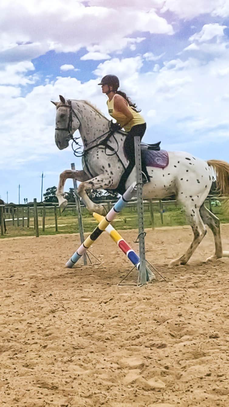 平山ララのインスタグラム：「I just want to slow down my heart 🐴  The medicine I didn’t know I needed.   #stellenbosch #horses #apaloosa」