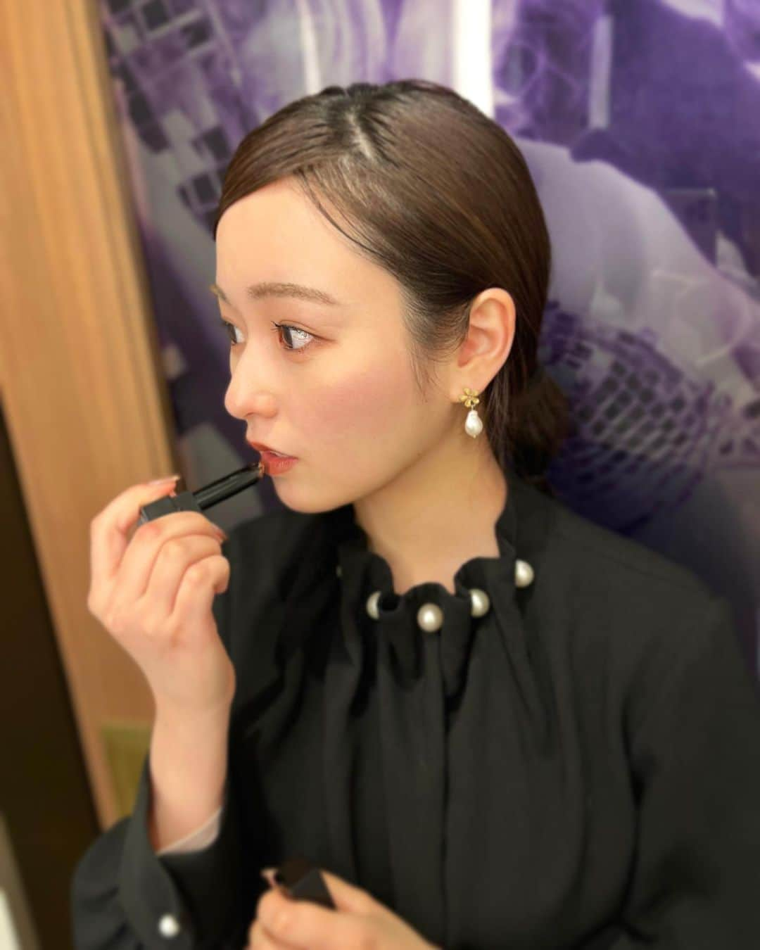 奥原ゆきののインスタグラム：「最近夜過ごしやすいから 気分転換とか考え事をしながら散歩したり LUUPに乗ったりするんだけど . 少しずつ会社のメンバーも増えて 有難いことに10人ちょっとの組織になり、色んなプロジェクトが同時進行していると  自分にイライラするし（笑）、言葉の伝え方、時間の使い方、もっと出来たなぁと 後から反省することばかり。  色んな場面で活躍している日本人のアスリートや実業家の方の言葉を見たり読んだりすると、自分の人間の小ささを実感する日々🥺ですが、  少しのことでは動じない(?)清濁併せ呑む人を目指して 明日から、4月からも頑張ろうと思います‥！ 発信したり言葉にして自分にプレッシャーかける😌🌱 . いつも一緒に走ってくれるチームに改めて感謝。 . 明日からもみんな頑張りましょ🥰🇯🇵  （写真は良いのがなくて、いつぞやのオフショット）」