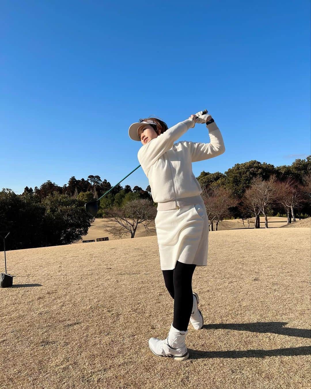 勝又優美のインスタグラム：「皆さまこんばんは！😃 昨日、月曜日！夕刊フジの日でした！😱 毎週月曜日は夕刊フジでゴルフレッスンをご覧ください。 よろしくお願いします☺️  夕刊フジは電子版もおすすめ！ フルカラーでバックナンバーも読めます😆  夕刊フジ電子版はこちら↓ https://denshi.sankei.co.jp/application/fuji.html  ちなみに、夕刊フジの公式サイトzakzakで WOWOWで放送されるLPGAツアーの見どころを紹介しています！↓ https://www.zakzak.co.jp/article/20230324-DYUMZMBYZFCWZPWCSRCRUQRB2E/  #夕刊フジ #zakzak  #pinggolf #beamsgolf  #勝又優美  #ゴルフ #ゴルフ女子 #golf #ゴルフコーデ #ゴルフウェア #ゴルフ女子コーデ #ゴルフレッスン #golfstagram#ゴルフウェアレディース #ゴルフファッション #ゴルフ好き #ファッション #ファッションコーデ  @beamsgolf」