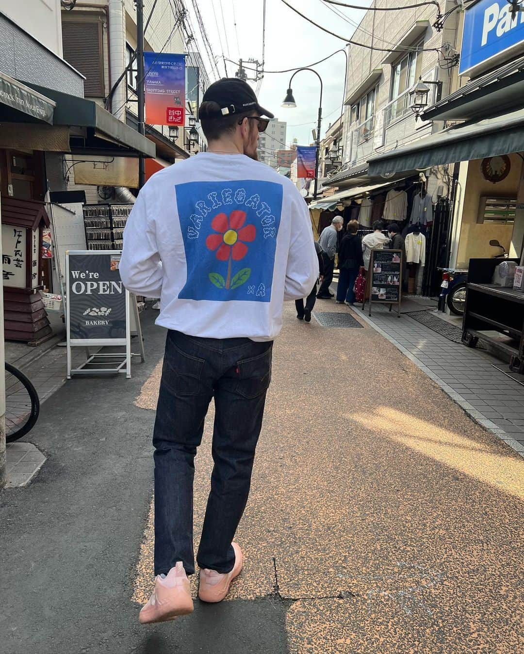 ザック・バランスキーさんのインスタグラム写真 - (ザック・バランスキーInstagram)「Had a nice little walk the other day. Nishi-Nippori〜Nippori🚶🚶‍♀️🌸💯 #散歩」3月28日 23時09分 - zackab10