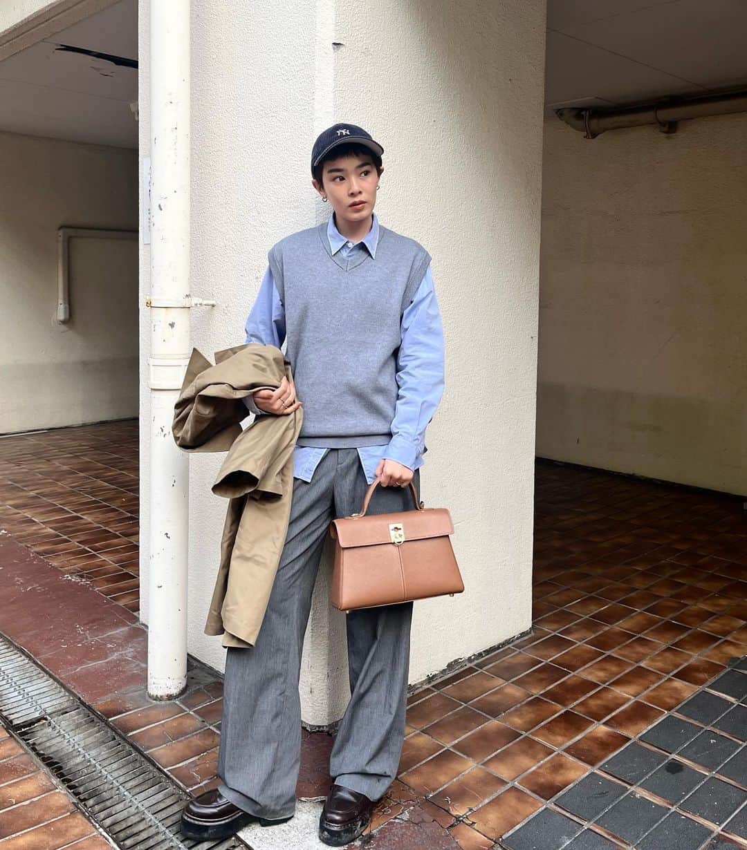 畠山千明のインスタグラム：「届いたばかりの @timelesswomen_official 👕 @cafune.official 👜 早速❤️❤️❤️」