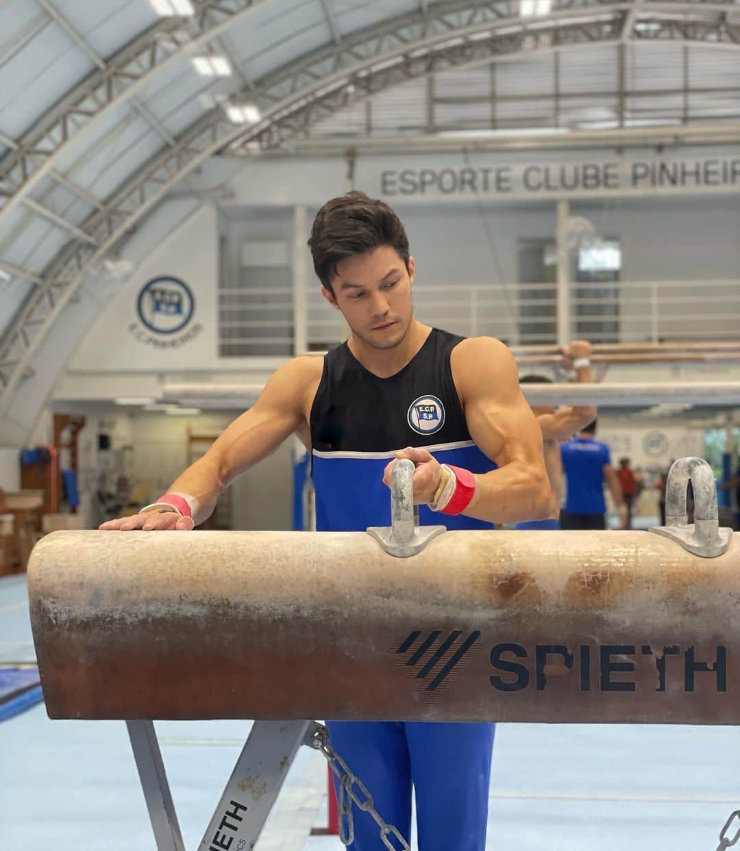 アルトゥール・オヤカワ・マリアノのインスタグラム：「Motivo |  Ação ❤️‍🔥  Foco na missão… ai como eu estou motivador 🤗 . . #gymnastics #life」