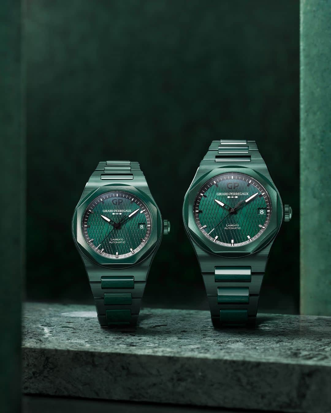 ジラールペルゴのインスタグラム：「Inspired by @astonmartinlagonda, powered by us: our #Laureato Aston Martin Green Ceramic is rooted in tradition and designed to take you one step further. Together, let's go deeper, faster, greener.」