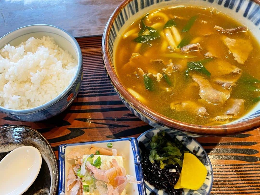 やのぱん（矢野ひろし）さんのインスタグラム写真 - (やのぱん（矢野ひろし）Instagram)「肌寒いから、少しスパイスを身体に。 休肝日の今日は、 カレーうどん( ◠‿◠ )  出汁が効いたカレーて、 めちゃくちゃ美味しいですよね！！  軽いトロミが悪魔的♪♪  ＃カレーうどん　＃カレー　#うどん #よるごはん　＃出汁　#だしとスパイスの魔法」3月28日 23時40分 - yanopan1103