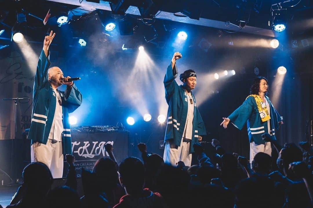 KLUTCHさんのインスタグラム写真 - (KLUTCHInstagram)「2023.3.25 〜Newアルバム for リリースツアーファイナル〜 @名古屋 club Quattro ⁡ やりきりました！！ ⁡ 4年ぶり！ 4人で！ つくったアルバム。 引っさげて全国ツアー。 ⁡ 色んな人に支えてもらって歌届けることができました。 ⁡ 事務所のみんな、各地イベンターのみなさん、各会場のみなさん、テクニカルスタッフのみなさん、アーティカルこうちゃん、メンバー、そして何より来てくれたお客さん。 ⁡ 感謝しかないです。 またこうして歌える喜び噛み締めて、新たなスタート切れてます！ ⁡ また新曲ひっさげてツアー回れるように頑張るんで、 引き続きET-KINGをよろしくお願いします！！ ⁡ ⁡ ⁡ 📸Photo by : @tana_guidance_shot ⁡ ⁡ ⁡ ⁡ ⁡ ⁡ ⁡ #ETKING #KLUTCH #センコウ #DJBOOBY #コシバKEN #forリリースツアー #名古屋 #clubQuattro #ツアーファイナル #Newアルバム #全国ツアー #千秋楽 #感謝 #ホンマにありがとう #LIVE #LIFE #music」3月28日 23時41分 - klutch3etking