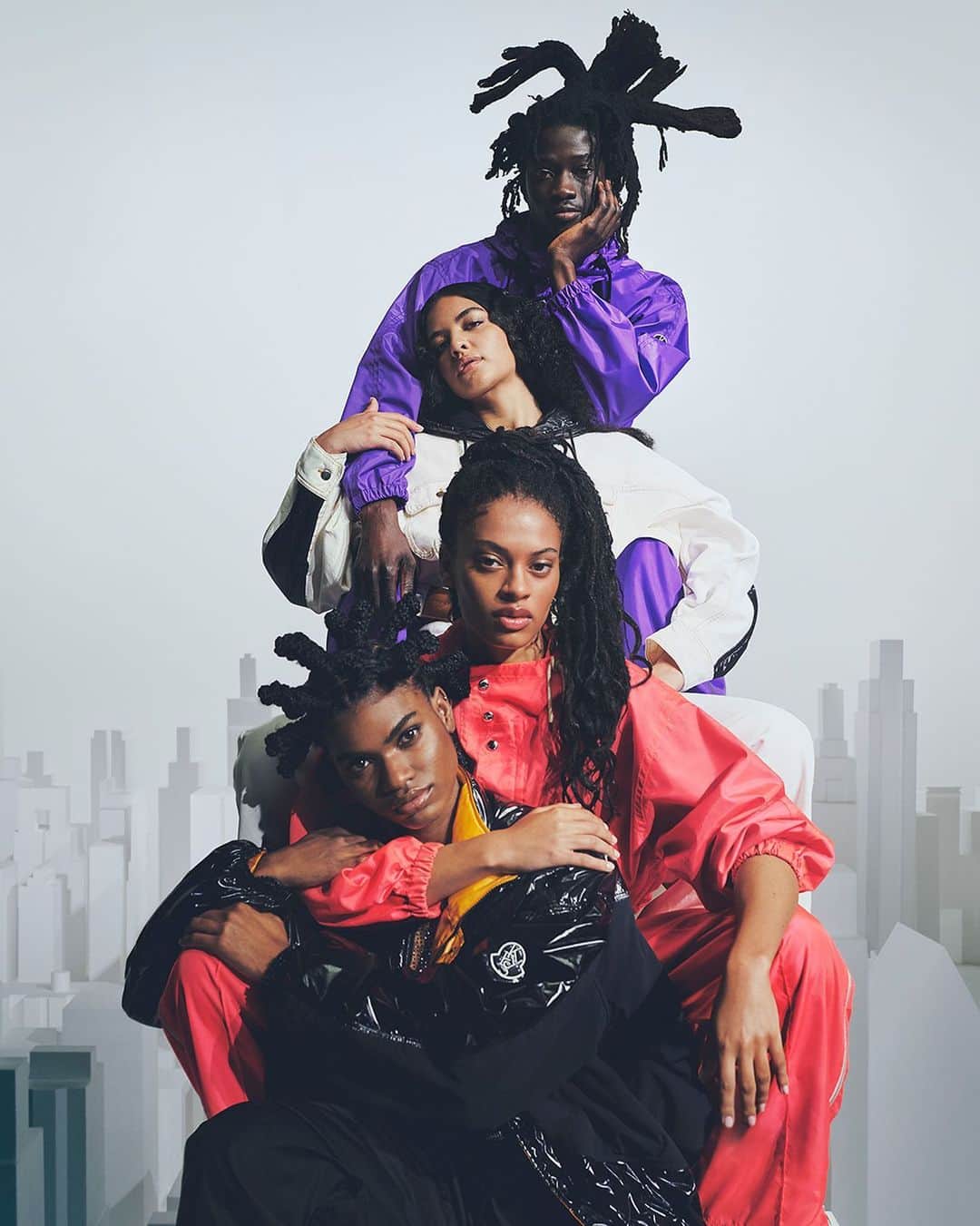 モンクレールのインスタグラム：「City of dreams. For her Moncler x Alicia Keys campaign, inspired by The Art of Dreaming, Alicia Keys tapped artists from New York City’s creative community to represent the next generation of dreamers.   #MONCLERGENIUS  #MONCLERALICIAKEYS  @aliciakeys」