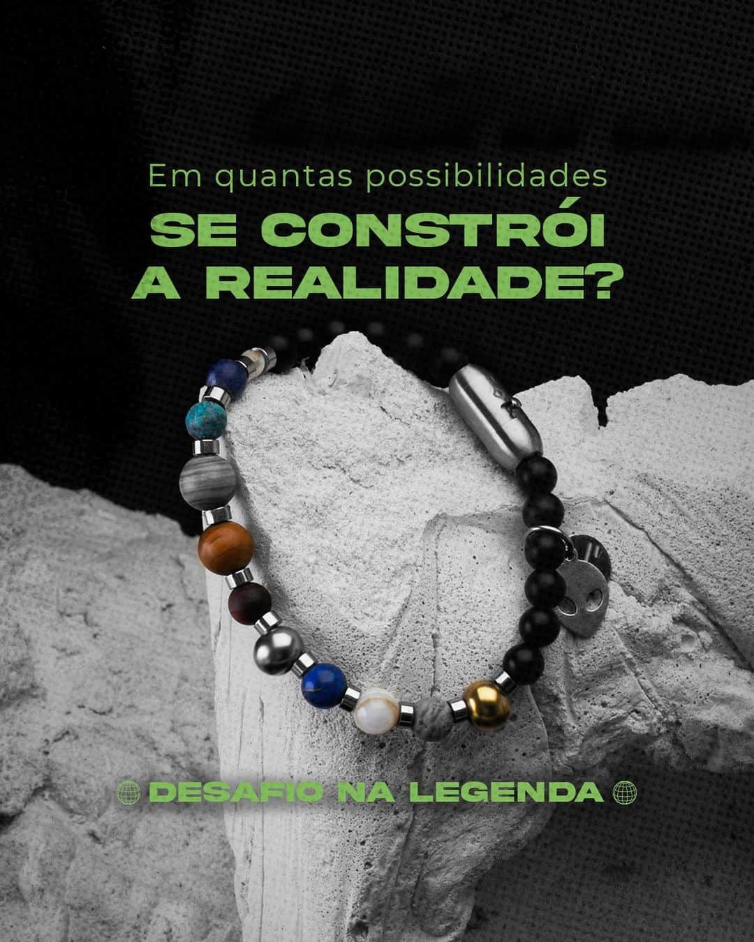 カイオ・カストロのインスタグラム：「Chegou a sua oportunidade de ser abduzido e entrar no mundo do @caiocastro "C-HEAD"  Como celebração do mês consumidor estaremos presenteado com 1 unidade da nossa pulseira intergaláctica "Gaia" o comentário com mais curtidas envolvendo o universo extraterreste.   Chama todo mundo para te ajudar a ganhar esse presente!  Regras:   - Seguir o perfil da @keydesign - Comentários válidos até o dia 31/03 ao 12:00 - O vencedor será anunciado dia 31/03 às 17:00 através dos nossos stories!」