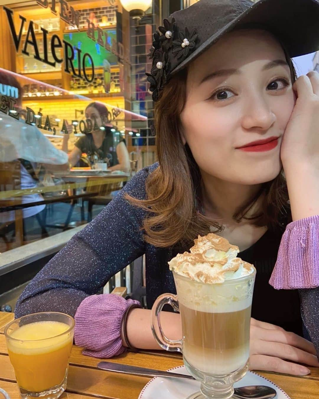 城妃美伶さんのインスタグラム写真 - (城妃美伶Instagram)「ブエノスアイレスのお洒落なカフェ☕️  感情を揺さぶられる街  #buenosaires #argentina #cafe #cinamoncoffee #crema」3月29日 0時08分 - mirei_shiroki