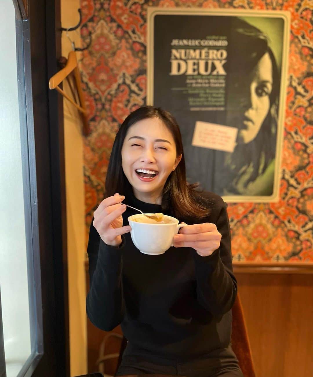 和田安佳莉のインスタグラム：「@boulangerie_bonnetdane  のパンが食べられる、お隣のカフェにて。 1番シンプルな、ジャンボンブール、食べてみて。  #パン #パン屋さん #パンのある暮らし #カフェ #バゲット #フランスパン #世田谷カフェ #世田谷グルメ #コーヒー #珈琲 #三軒茶屋カフェ #パン部 #ボネダンヌ」