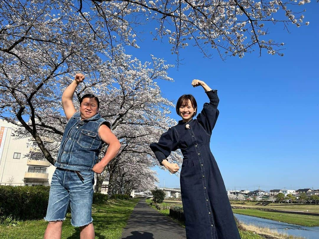 松原朋美さんのインスタグラム写真 - (松原朋美Instagram)「桜が綺麗に咲き誇るなか、おスギさまとロケをしてきました！  美味しいモーニング&ランチでお腹も満たされ幸せです🥳🌸  放送日をお楽しみに〜☺️💐  #スギちゃん #わが町モーニング一番店 #わが町ランチ一番店 #松原朋美」3月29日 0時24分 - matsubara.tomomi.0205