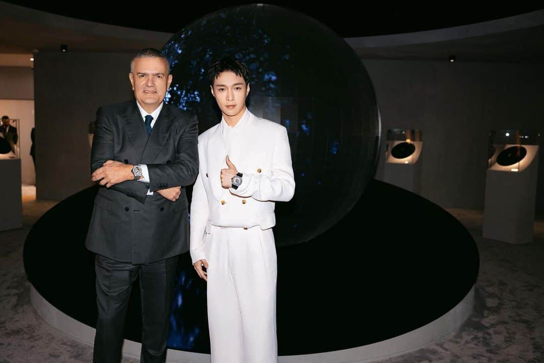 のインスタグラム：「Feeling thrilled☀️Great moment with @hublot CEO @ricardoguadalupe #HublotFamily」