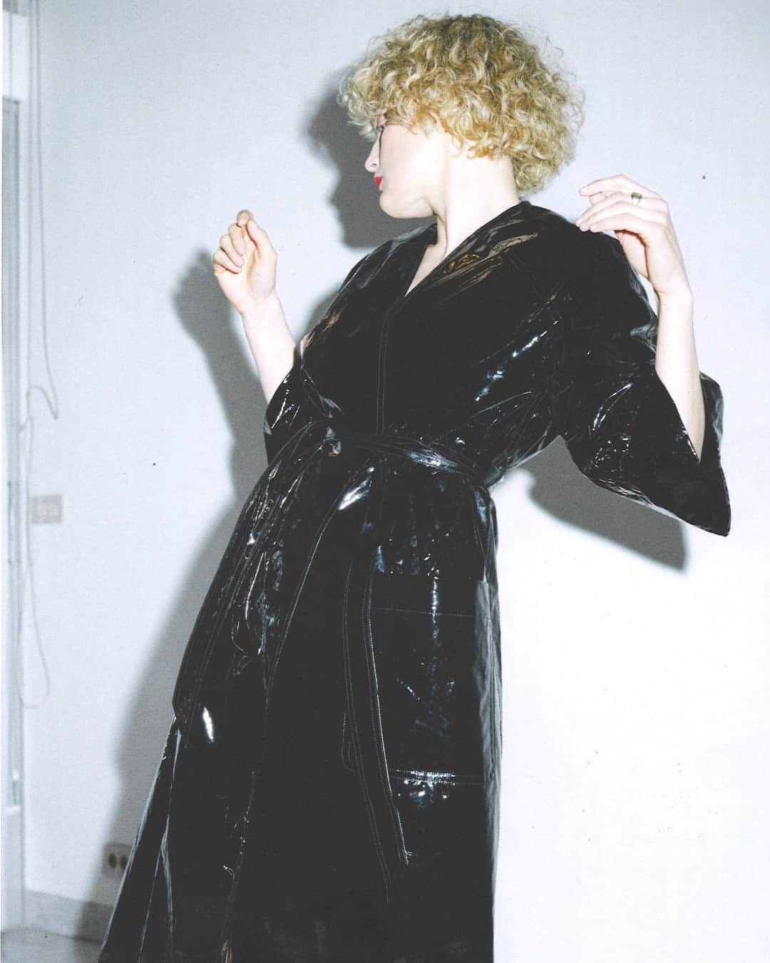 フィリッパコーのインスタグラム：「The Filippa K Spring/Summer 2023 Coated Wrap Coat photographed for @selfservicemagazine  Photographed by @liv.liberg Styled by @suzannekoller Model @guineverevanseenus」