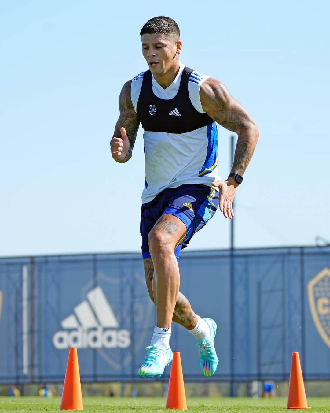 のインスタグラム：「Seguimos 🏃🏾‍♂️💪🏾 @bocajrsoficial」