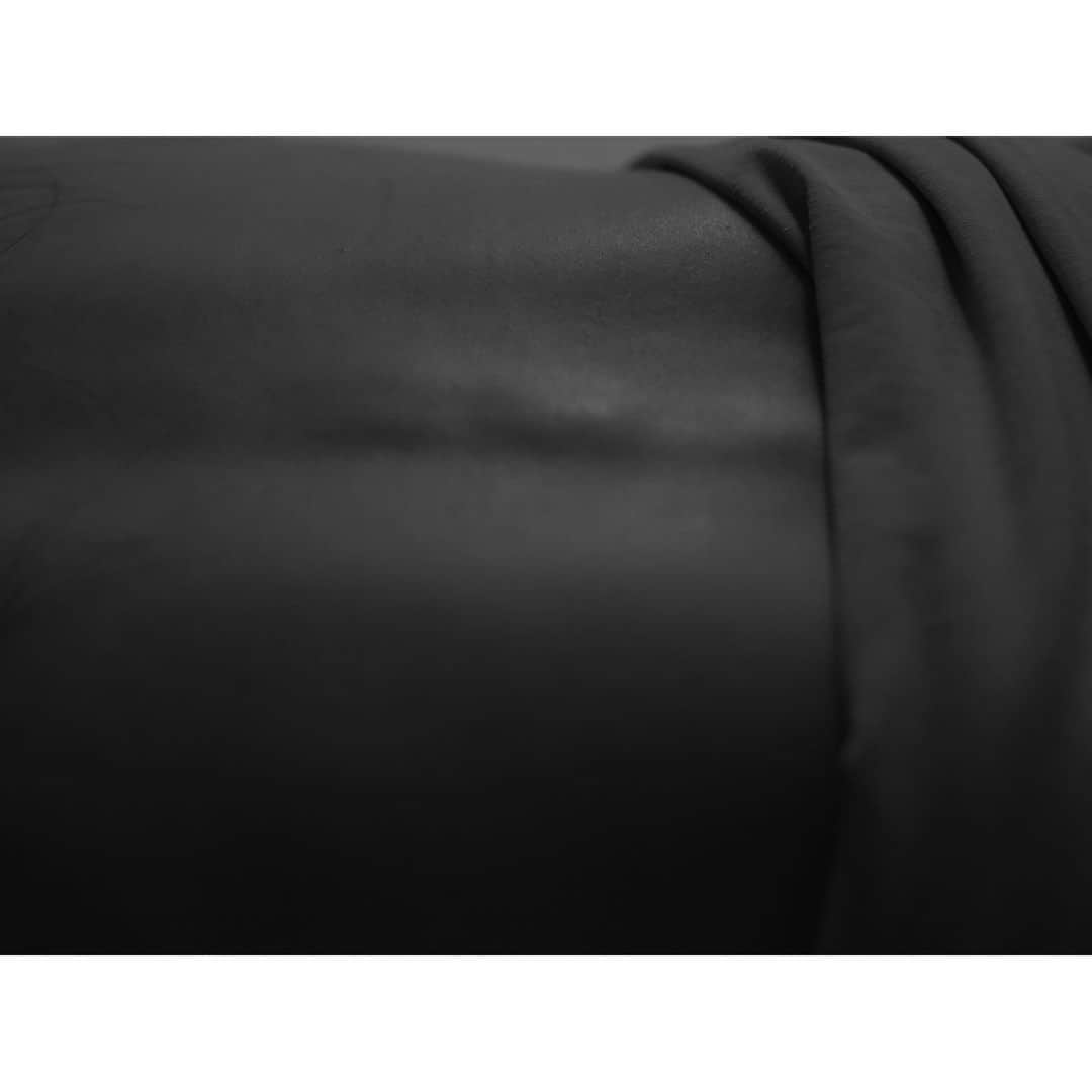 中村祐美子さんのインスタグラム写真 - (中村祐美子Instagram)「🖤  photo : @uruma.camera   #monochrome  #monochromephoto  #monochromephotography  #モノクロ  #モノクロ写真  #モノクローム #モノクロームの世界」3月29日 1時02分 - yumiko_nakamura_artist