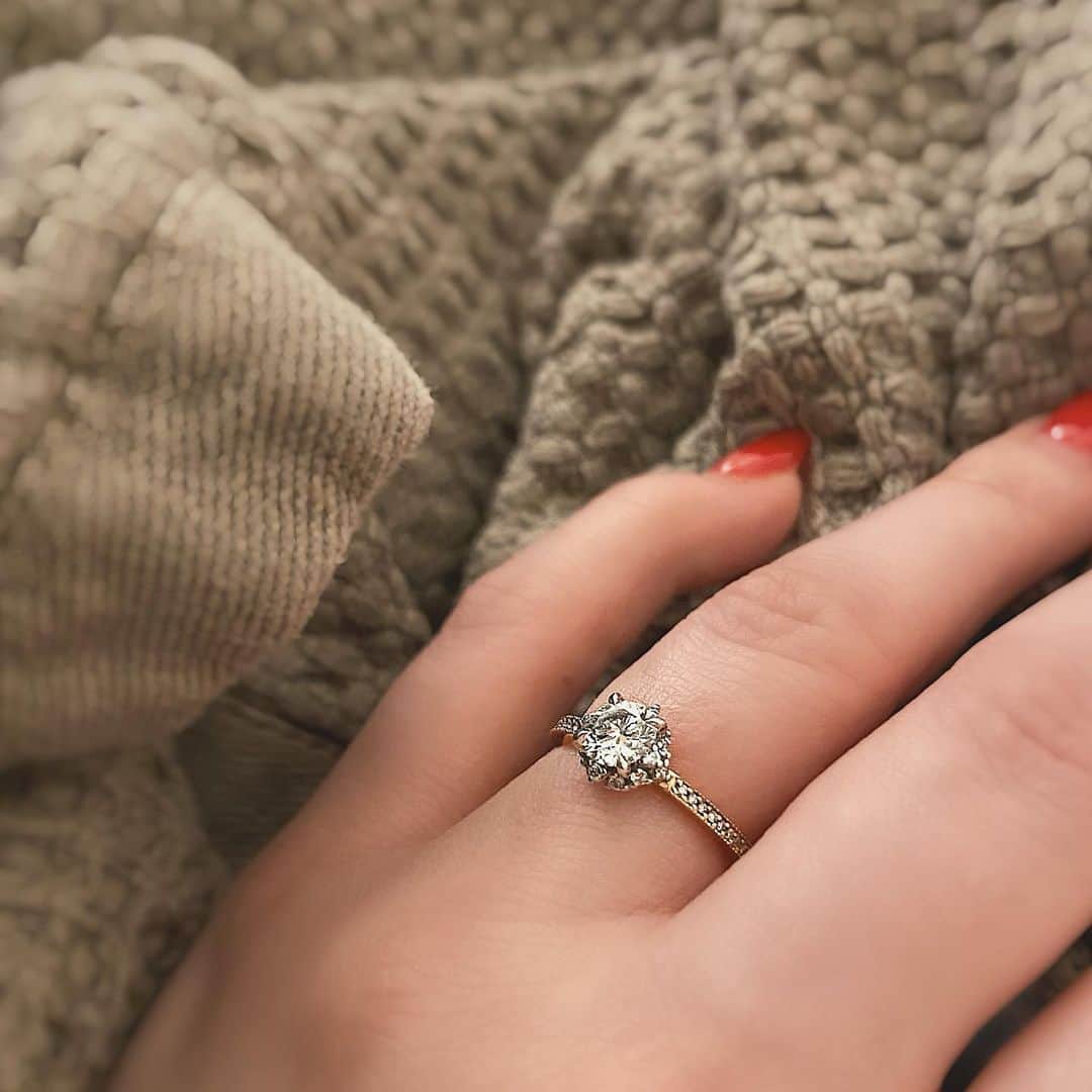 ブリー・オルソンのインスタグラム：「It’s been months & I haven’t shown the ring! I love Kataoko, every piece of new jewelry must now come from them, I’m so excited for my band that will compliment this so beautifully.」