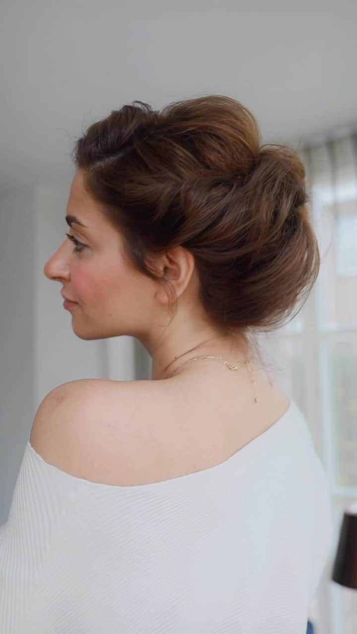 Sarah Angiusのインスタグラム：「Something bridal👰🏻‍♀️ As we’re approaching the wedding season I wanted to create something simple and romantic! So tag all the brides (maids) to be🤍」