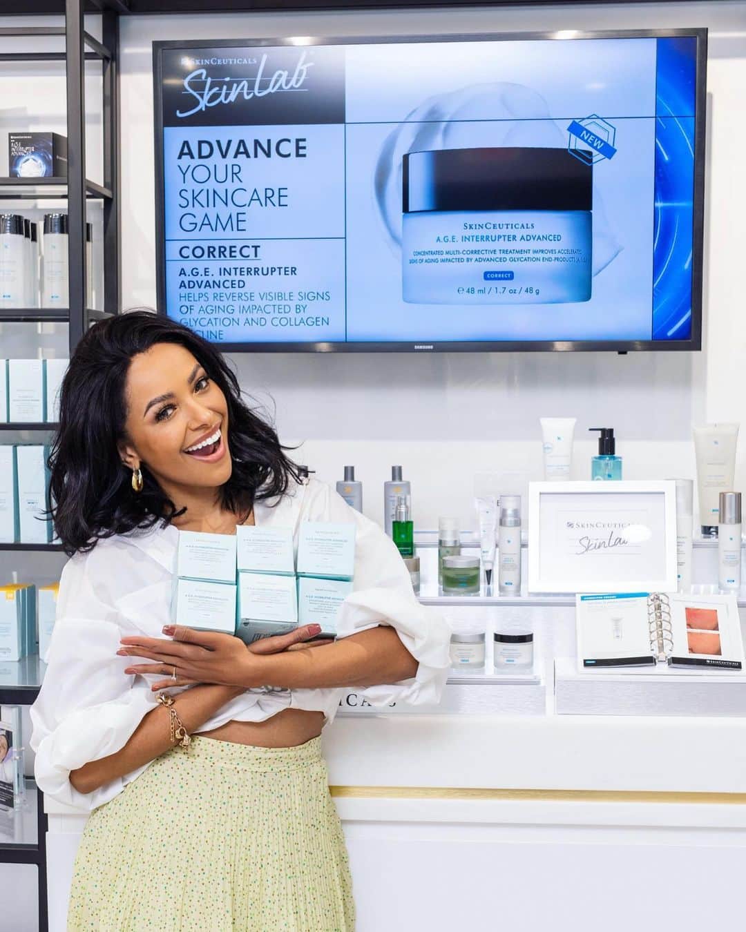 カテリーナ・グレアムのインスタグラム：「I had the best time in Miami celebrating the launch of @SkinCeuticals A.G.E. Interrupter Advanced at @SkinLabmiami by @BarbaSkinClinic ❤️💥   #SkinCeuticalsPartner」