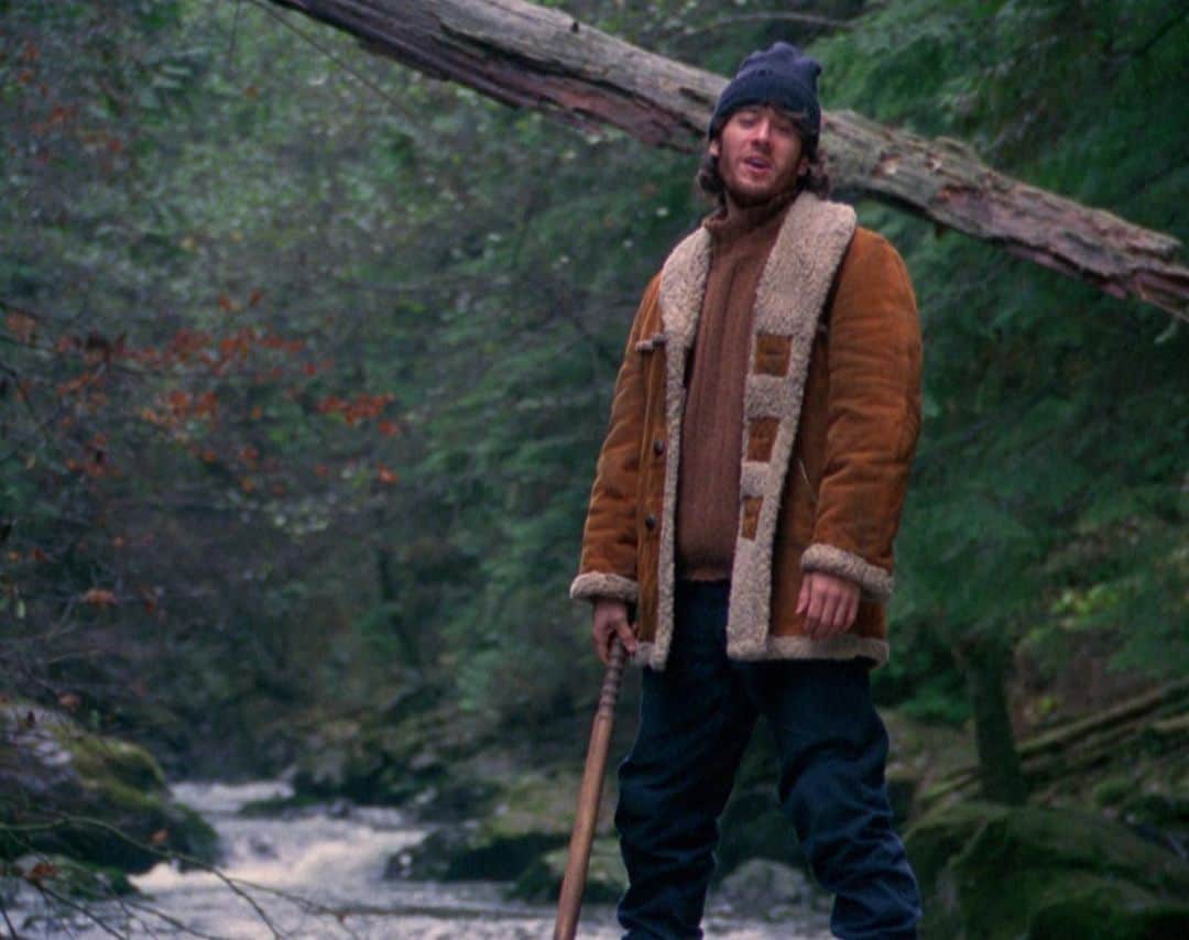 ロブ・モローのインスタグラム：「I just watched the last 8 eps of #NorthernExposure, the ones after I left.  I had never seen them.  The show holds up well without Fleischman, because it was about something much bigger then any one character… I loved the last montage sequence of the final ep with “Our Town” song by Iris Dement underneath elegiac shots of Cicely and those lovable unique characters who lived (and will always live) there.  What struck me is that it didn’t feel dated.  One day the folks at Universal will realize they are sitting on a treasure and allow it to stream for new audiences and old.」