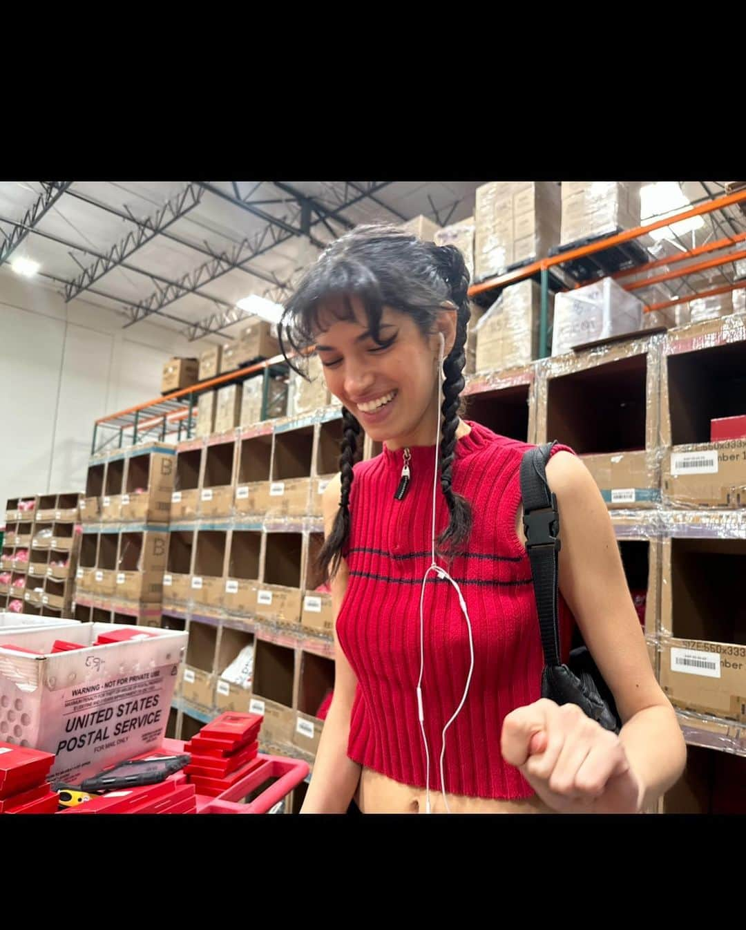 クリス・ファフさんのインスタグラム写真 - (クリス・ファフInstagram)「Quick trip to Vegas to visit the @werenotreallystrangers fulfillment center 🙌🏻🙏🏼📈」3月29日 2時01分 - drama