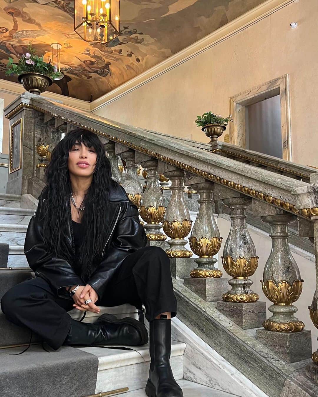 ロリーンのインスタグラム：「”singing in stairwells is my new thing”💋 ⠀⠀⠀⠀⠀⠀⠀⠀⠀ #loreen #eurovision2023」