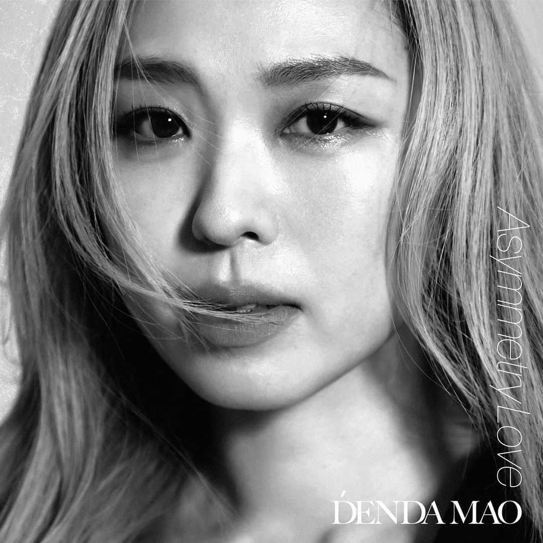 傳田真央のインスタグラム：「ついに今日！新曲配信スタートしました❤️‍🔥🌹❤️‍🔥 ⁡ 今夜21時からインスタライブするので楽曲の感想や質問などコメントしてもらえたらうれしいでーーーす 🥹💘！！ ⁡ DENDA MAO - New Single「 Asymmetry love 」💔　 Music & Lyrics by Denda Mao  Sound Produced by YVES&ADAMS @zero4msgk  Mixed by Junya Endo  Photo by Bungo Tsuchiya @bun5o 👑　 Hair&make by RYO @ryohairmake  Jacket Design by eye @clue_eye  P.manager Takako Shioya @takako_shioya  Produced by YVES&ADAMS 🍎🐍　 ⁡ 完全に揃っていなくても あうんじゃない呼吸でも そのままでそれでいい それぞれの愛のかたちがある ⁡ 左右非対称な愛をモチーフに、限りなくミニマルに削ぎ落とされたサウンドで歌そのものを追求したエレガントなニューラブバラード。 ⁡ 20歳の頃からずっと頭の中にあったメロディで、どこにも属さなくなった今、ついに開封して本当にこれがピュアな私の音楽ですと言える曲ができました。ピアノありきの作品だったけど最終的にはそれさえトラックからなくしすべてのアクセサリーをはずしたら声と呼吸だけが残ってた ⁡ イヤホンで是非 🎧✨ ⁡ Denda Mao’s new single “Asymmetry love” is now digitally available worldwide! Check out the song on your favorite streaming/download sites!  ⁡ プロフィールから配信サイトにリンクしてるよ♩  ⁡ #Asymmetrylove #アシンメトリーラブ　 #アシンメ」