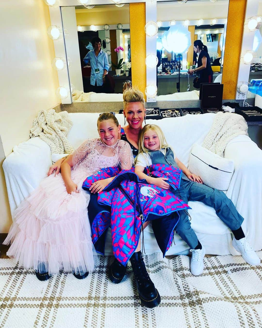 P!nk（ピンク）のインスタグラム：「How could I be anything but grateful? For my team, my friends, my kids, (the absolute dream dates)my fellow performers, for PAT BENATAR AND NEIL GIRALDO, KELLY CLARKSON, IHEART AND ALL MY FRIENDS AROUND THE WORLD for the decades of love and memories. We’re just getting started y’all. ALL LOVE. ALL GRATITUDE, and ALL FEMALE BADASSERY ALL AROUND. @iheartrawards @iheartradio @kellyclarkson @benatargiraldo ♥️♥️♥️♥️♥️♥️♥️♥️♥️」