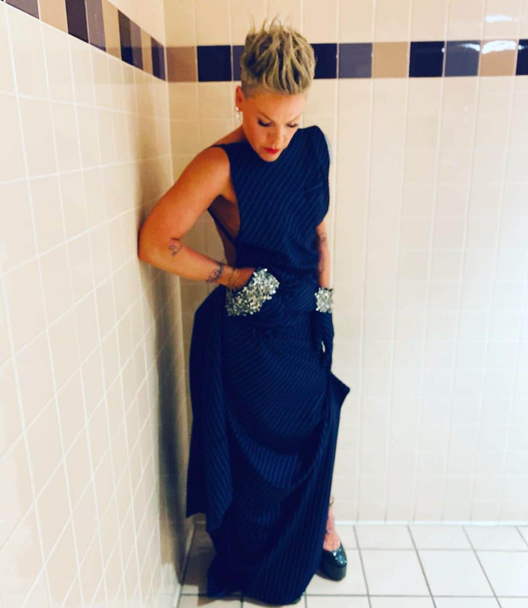 P!nk（ピンク）のインスタグラム：「GLAM TEAM DREAM TEAM @pamwiggy @kathyjeung @karlawelchstylist ♥️❤️♥️」