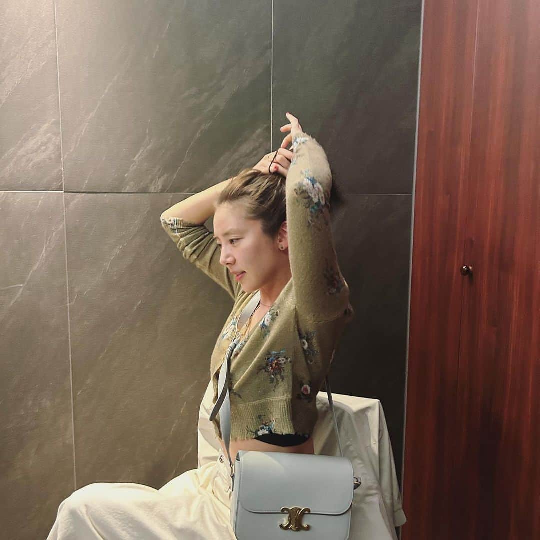 ソン・ダムビのインスタグラム：「오랜만에 외출🙊 배 터지게 먹은 날😭🥹」