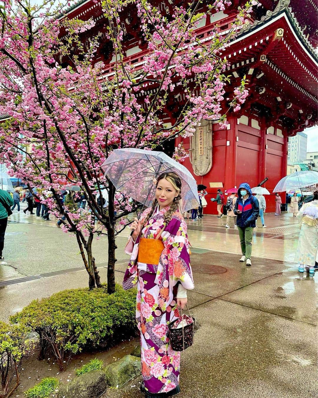 HiyamaKaoriのインスタグラム：「🌸🌸🌸🌸🌸  Kimono girl💗  浅草でお着物着ました☺️  #着物 #浅草 #桜 #kimono  #japan  #sakura  #cherryblossom  #japanesekimono  #beautiful」