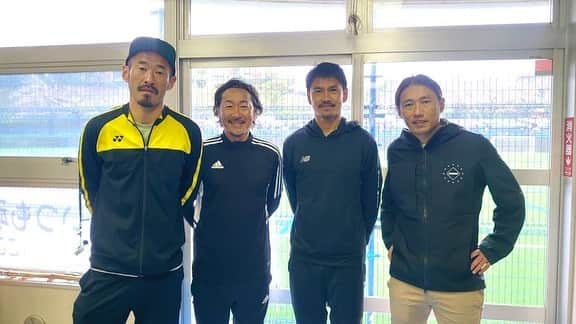 谷口博之さんのインスタグラム写真 - (谷口博之Instagram)「先日「J-OBフットボールクリニック」in横須賀に参加させて頂きました。  悪天候の中でしたが、子供達は元気いっぱいサッカーを楽しんでいました！！  関係者のみなさまありがとうございました🙏  #はまゆう公園 #横須賀少年サッカーの聖地 #人工芝 #横須賀サッカー #大久保哲哉 #石川直宏 #坂田大輔」3月29日 12時25分 - hiroyukitaniguchi29