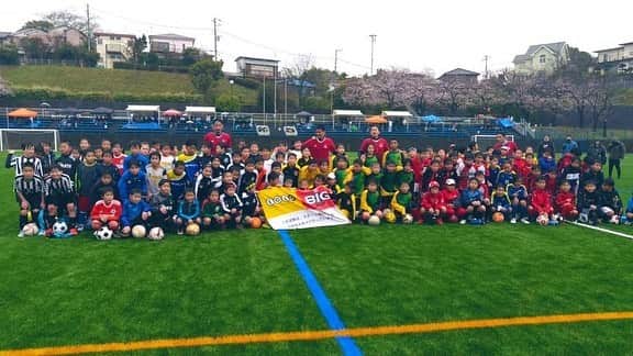 谷口博之さんのインスタグラム写真 - (谷口博之Instagram)「先日「J-OBフットボールクリニック」in横須賀に参加させて頂きました。  悪天候の中でしたが、子供達は元気いっぱいサッカーを楽しんでいました！！  関係者のみなさまありがとうございました🙏  #はまゆう公園 #横須賀少年サッカーの聖地 #人工芝 #横須賀サッカー #大久保哲哉 #石川直宏 #坂田大輔」3月29日 12時25分 - hiroyukitaniguchi29