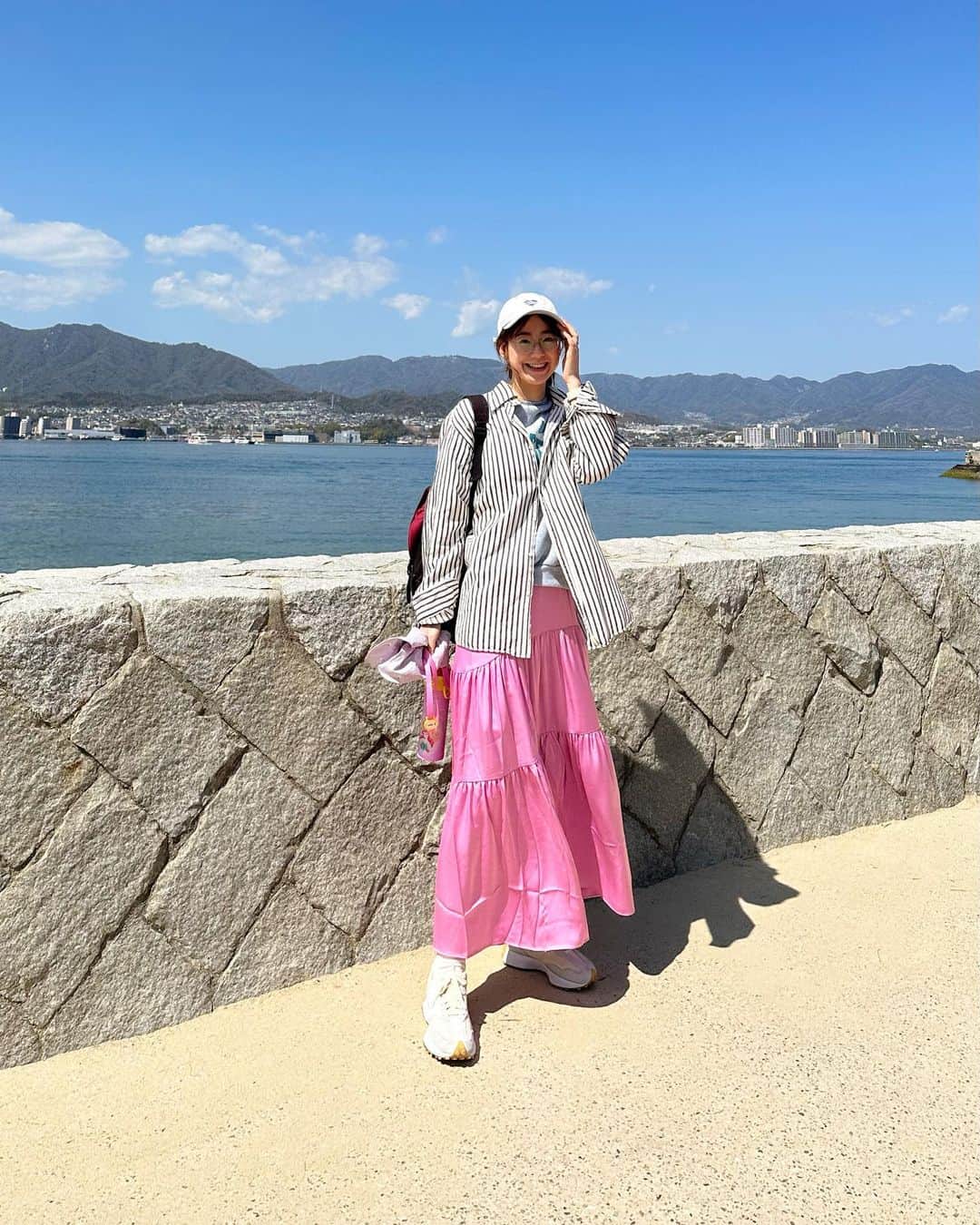 西村みえこさんのインスタグラム写真 - (西村みえこInstagram)「宮島散歩🚶‍♀️⛩🦪  小学校へ向けて 御守りgetしに行ってきました。  天気良くって最高だったー。  もう小学生だなんて感慨深い。。。  この日のスカートは 前田ゆかさんプロデュースの🥰🌸  @maeyuka   いつも可憐で優しくて可愛らしいゆかさん　らしいデザイン🥰💓  ホワイトと迷ってピンクにしたよ💓  @cbp.tokyo」3月29日 12時37分 - mieko_nishimura_