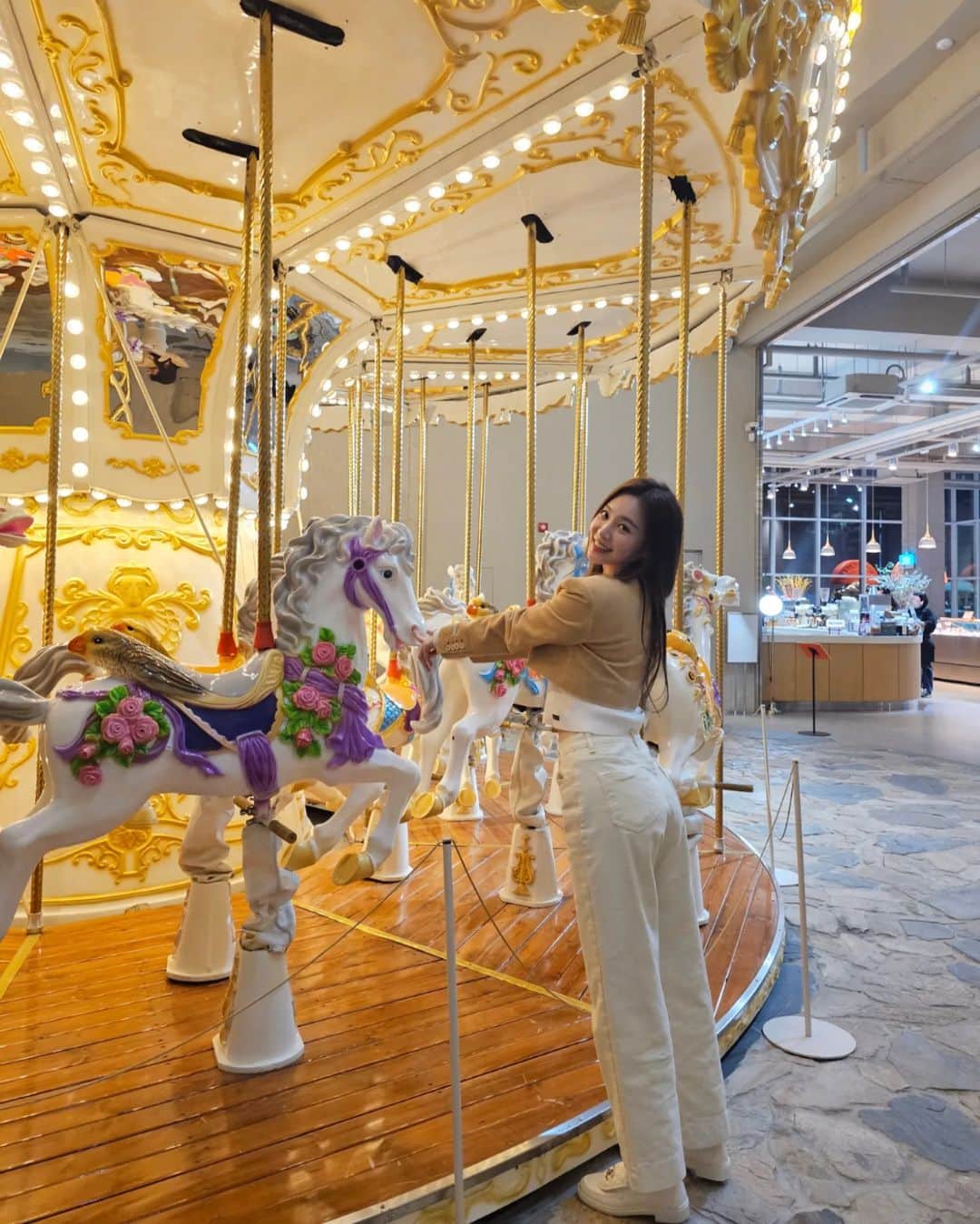 のインスタグラム：「포항에서만난 회전목마 🎠🎡🎪🧸🩷」