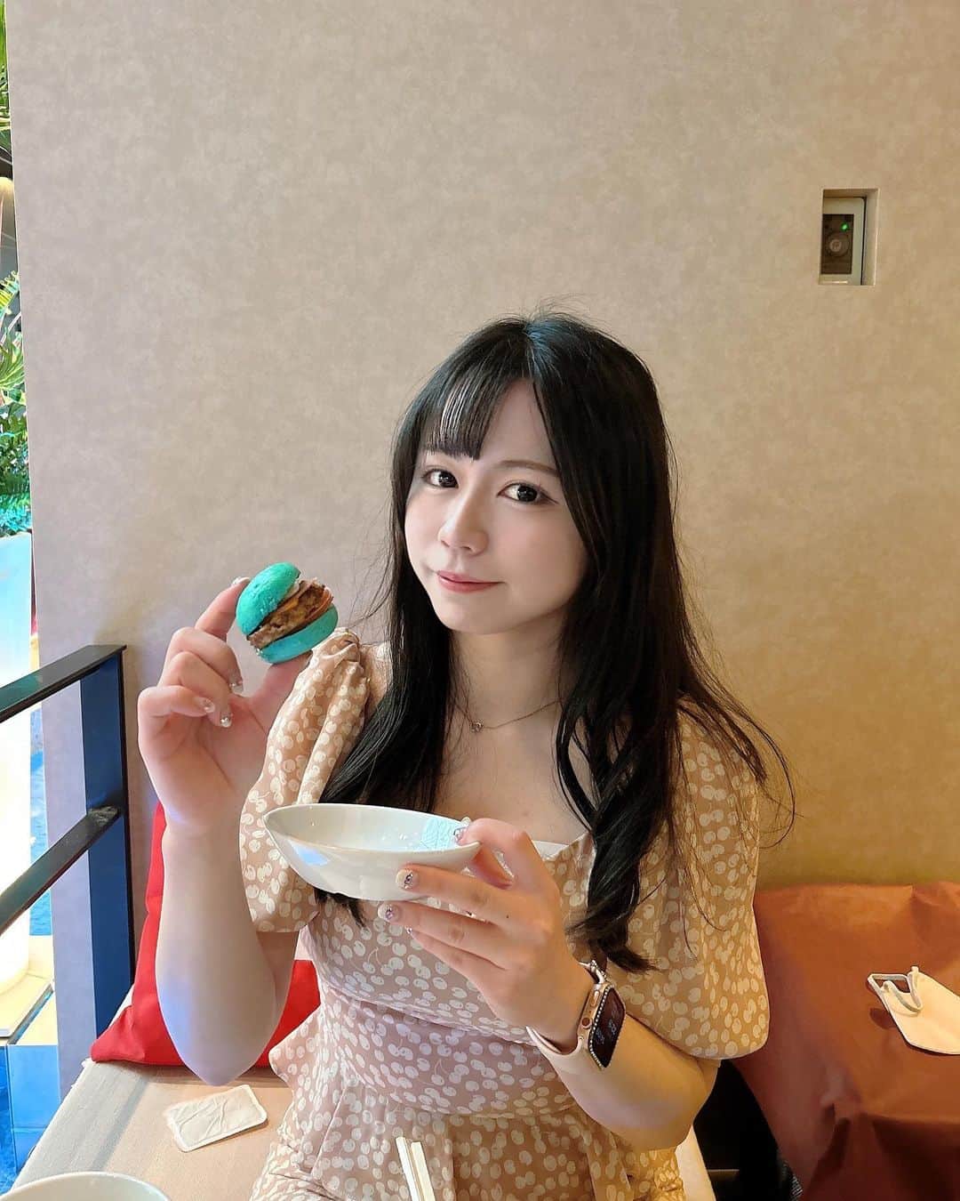 のインスタグラム：「🍔❤️  28歳になっても、ずっと一番好きな食べ物は変わらずハンバーガーです✌️✌️✌️  何歳になってもハンバーガーにかじりついていきます🍔  やっぱりファーストフード最高＼(^o^)／💗  #japanesegirl  #japanese  #japan #japaneseculture  #japanesegirls #自撮り #自拍 #いいね返し#followme #followforfollwback #フォローミー #girl  #herlipto」