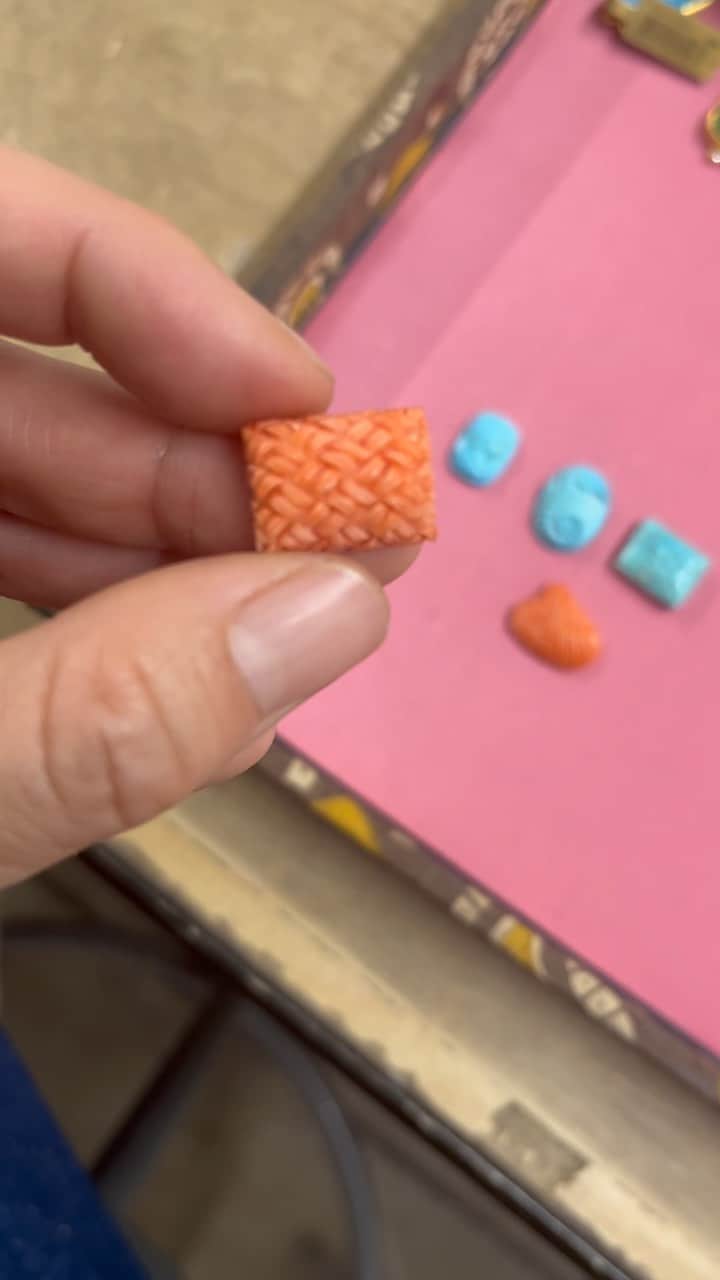 チャンルーのインスタグラム：「Clips behind tomorrow’s launch 🪸🧜🏼‍♀️ Vintage coral sourced from the Mediterranean Sea and hand carved in Naples. We bring these special pieces back to our studio then wrap each carving in 14k gold and embellished with champagne diamonds #chanluustudio」