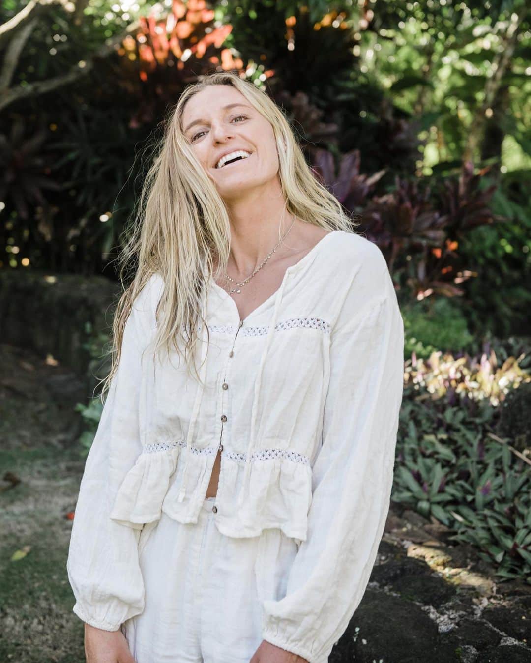 レイキー・ピーターソンのインスタグラム：「@lakeypeterson in the perfect sea salt set 🕊 Tap to shop!  ⠀⠀⠀⠀⠀⠀⠀⠀⠀ Photos: @john_hook  #sisstrevolution #heysisstr」