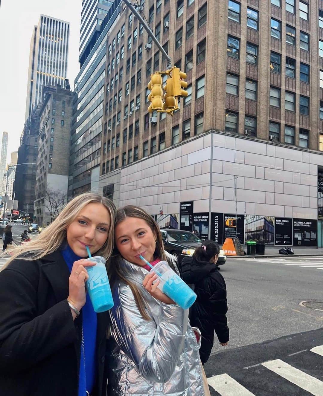 Taco Bellのインスタグラム：「Bell besties」