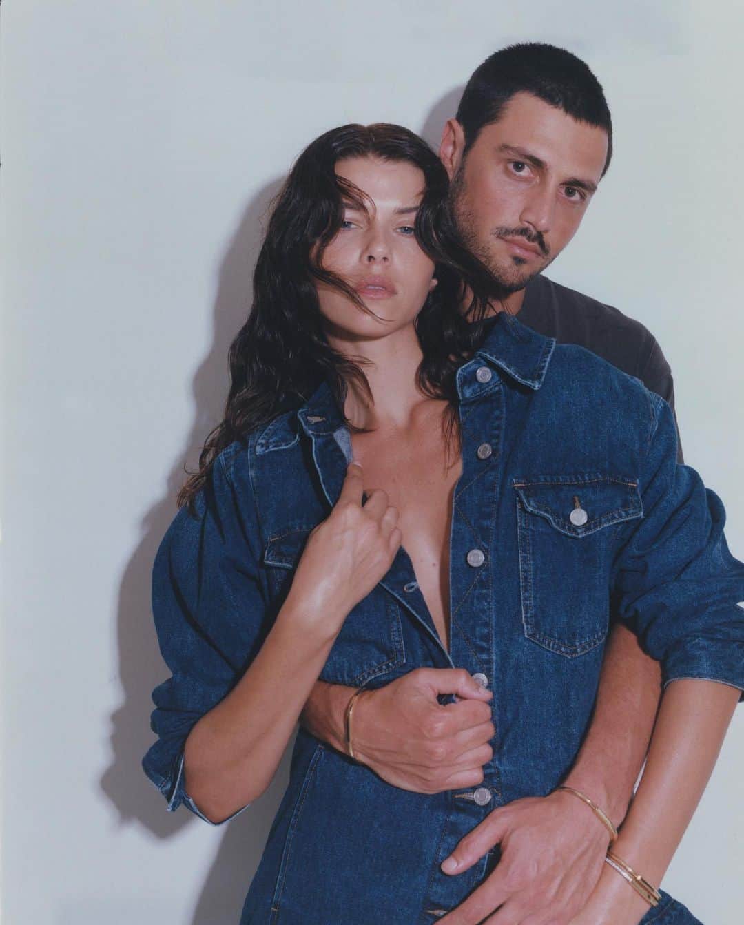 のインスタグラム：「#Lockwithlove @Tiffanyandco 🔗 Locked in love with you @nathan_dalah .   By @rob.tennent @georgiaramman」