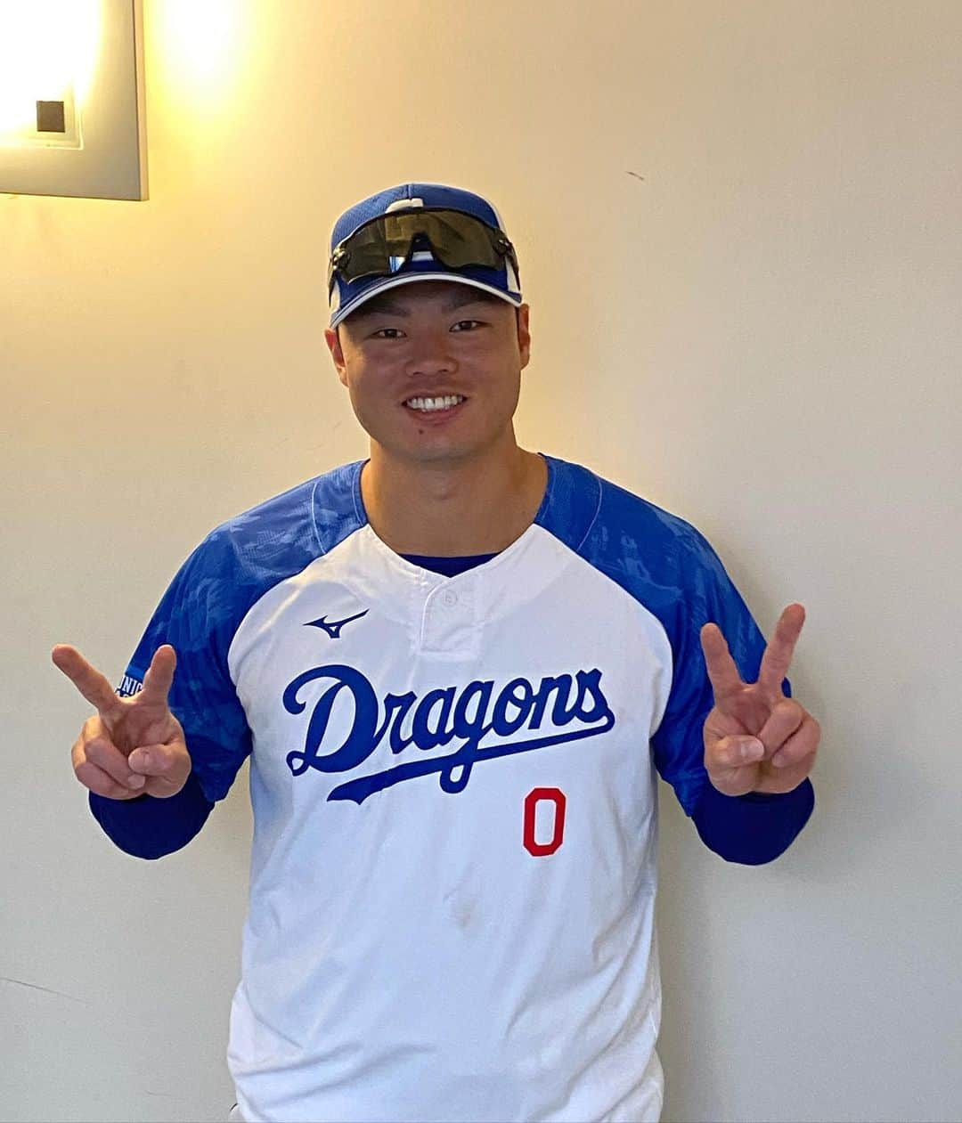 小田幸平のインスタグラム：「昨日は交流戦（楽天戦）7対1で勝利🏆 先制点をたたき出したマッチョ（細川） 今年DeNAから現役ドラフトで中日ドラゴンズに。持ち前のパワフルなバッティングで開幕1軍目指します⚾️ 明秀日立高校〜横浜DeNAベイスターズ〜中日ドラゴンズ 頑張れマッチョ💪 今日も楽天戦⚾️ 先発は宏斗 頑張ります😊 炊飯器じゃ〜👋 #中日#ドラゴンズ#細川成也#横浜denaベイスターズ#現役ドラフト#はげch#東北楽天ゴールデンイーグルス#ナゴヤ球場#高橋宏斗」