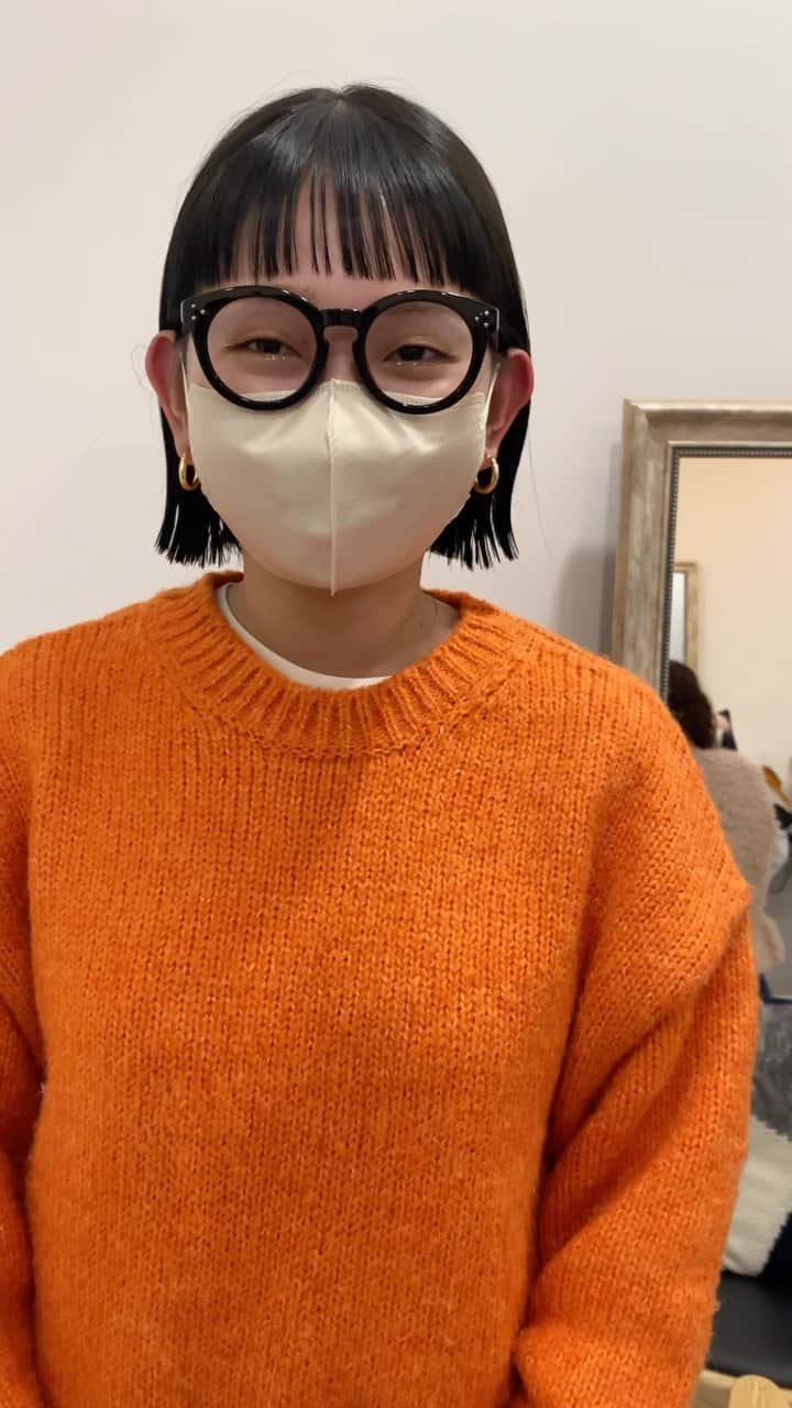 F. 梅田・中崎町エリアにある 美容室のインスタグラム：「.  オン眉ワイド な 前髪に ミニボブ × メガネ は おしゃれでしかない✌️」