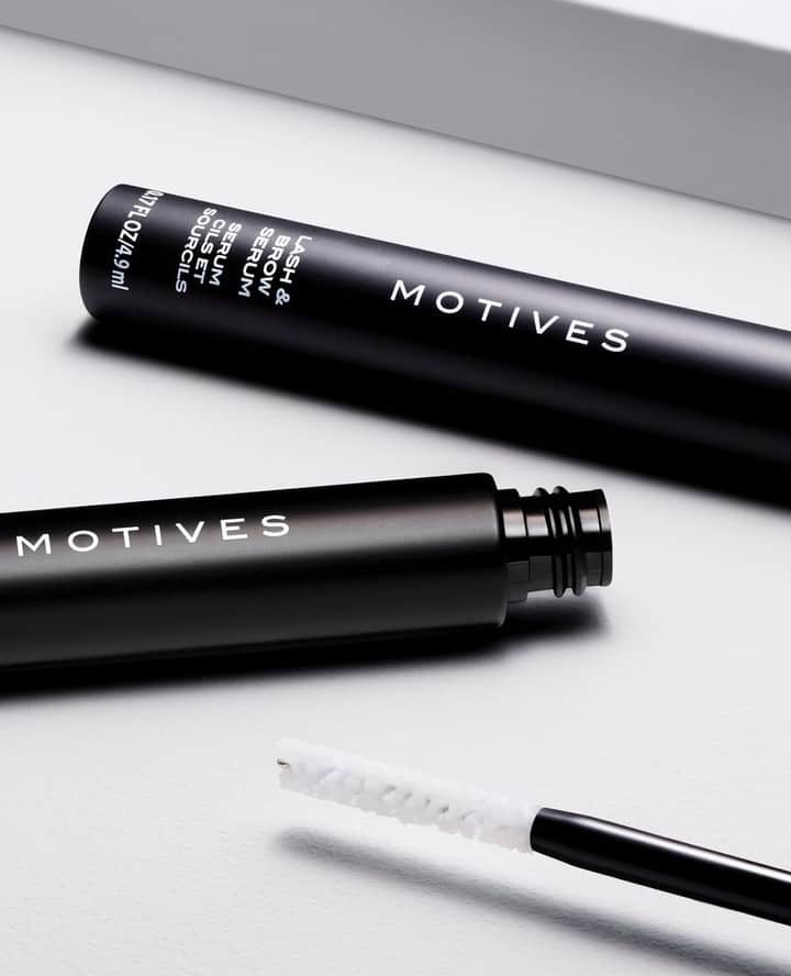 Motives Cosmeticsさんのインスタグラム写真 - (Motives CosmeticsInstagram)「Have you had a chance to try out our new Lash & Brow Serum yet??⁠ ⁠ Our first thoughts: Oh Hey Lashes! ⁠ ⁠ #motives #lashes #lashserum」3月29日 7時50分 - motivescosmetics