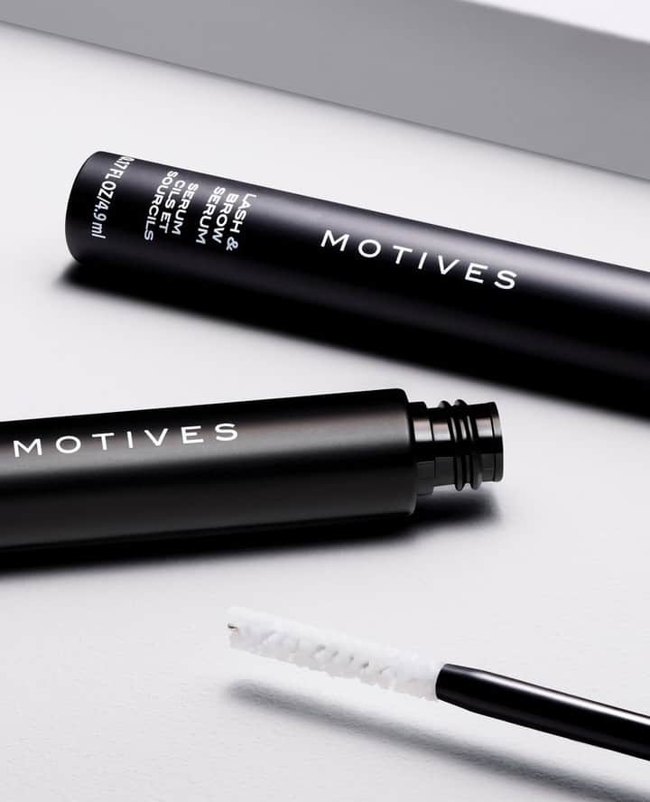 Motives Cosmeticsのインスタグラム：「Have you had a chance to try out our new Lash & Brow Serum yet??⁠ ⁠ Our first thoughts: Oh Hey Lashes! ⁠ ⁠ #motives #lashes #lashserum」