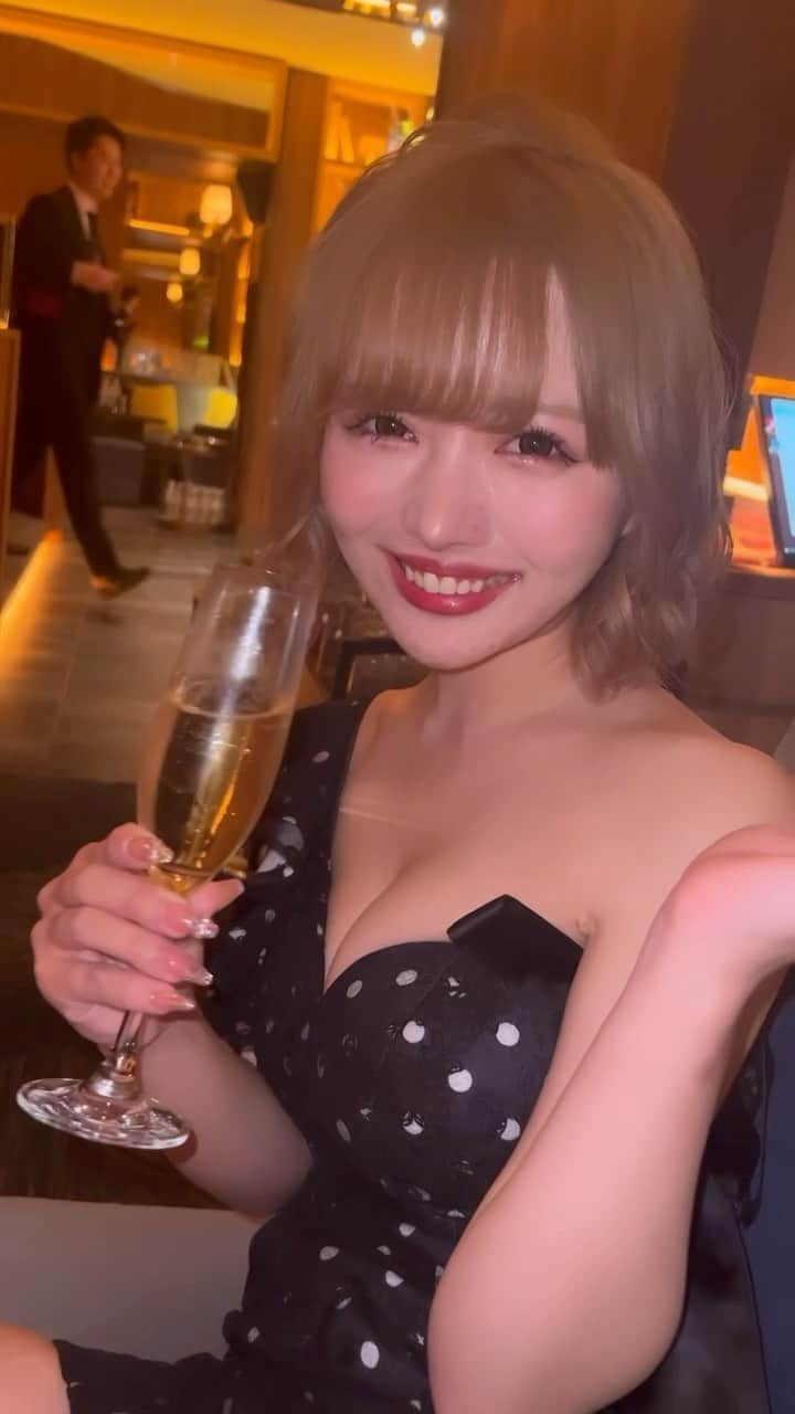 椎名ナツメのインスタグラム：「酔っててにこにこ🤭」