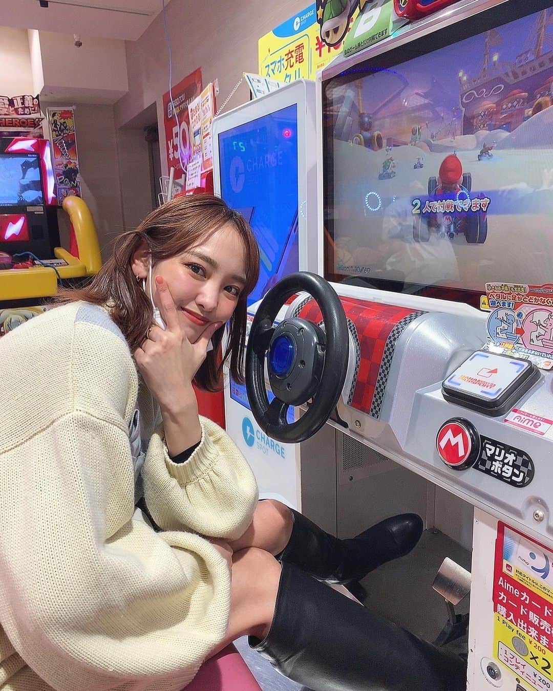 飯窪春菜さんのインスタグラム写真 - (飯窪春菜Instagram)「🌸  中村ゆりかちゃんと 2人でご飯食べて 桜を見て 本気でマリオカートした日🔥  仲良しのメイクさんを通じてお友達になったよ〜 可愛い。ひたすら可愛い。 会うとほわほわ癒されます🥰🫶🏻  #桜 #夜桜 #桜ナイトフィーバー だね」3月29日 13時23分 - harunaiikubo_official