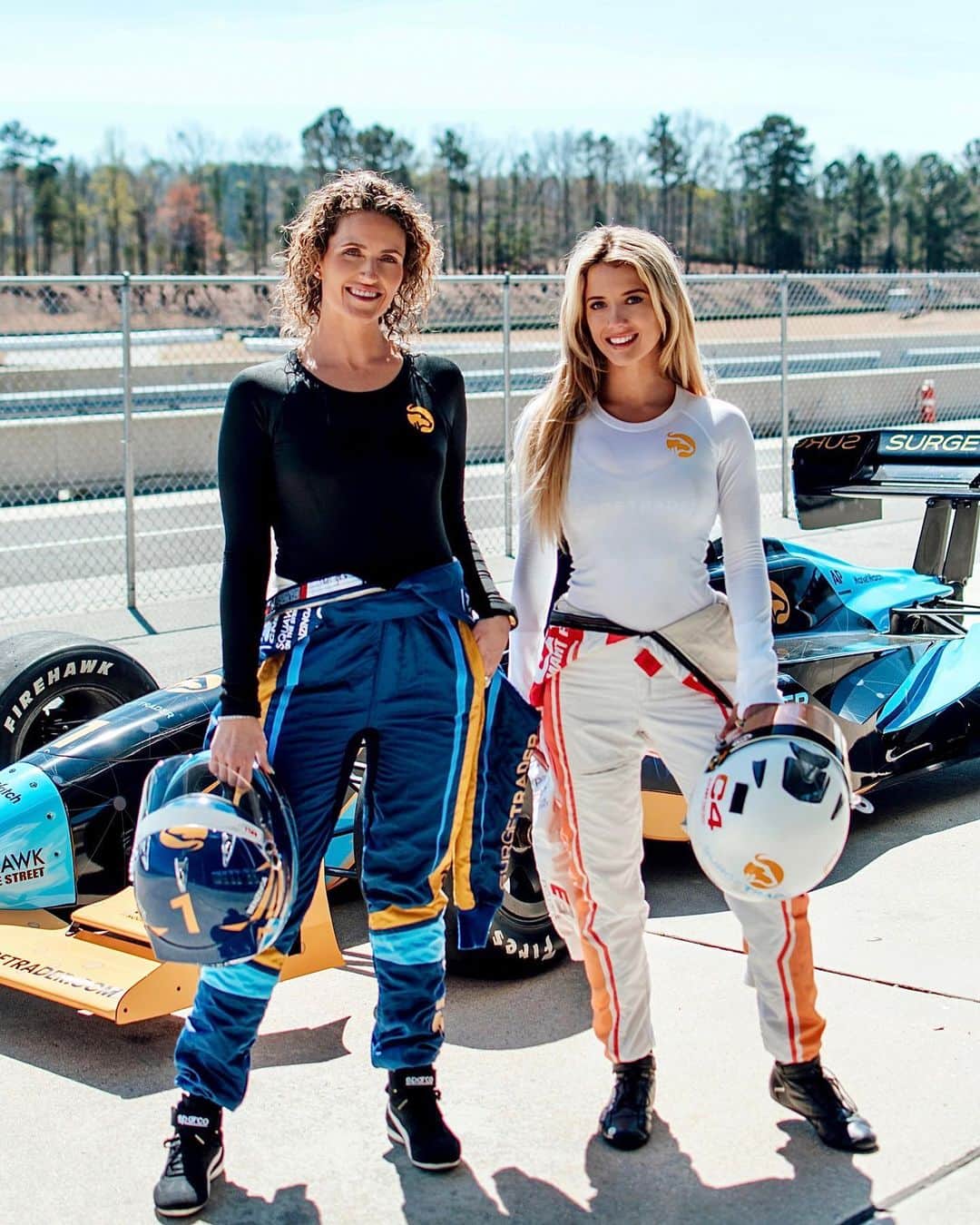 Lindsay Brewerさんのインスタグラム写真 - (Lindsay BrewerInstagram)「Had a blast driving some insane supercars with the @surge.trader family and @jana.seaman! Check them out if you’re looking at accelerating your trades🏁🤩📈」3月29日 8時50分 - lindsaymariebrewer