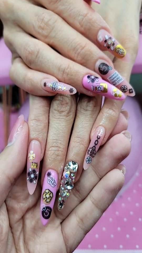 Max Estradaのインスタグラム：「Enailcouture.com 123go fill  Enailcouture.com new 123go bubble gum gel,  solid glue gel♡ vegan and Hypoallergenic.  Made in America 🇺🇸The moment so many have been waiting for is finally here! Enailcouture.com 123go maximum square is the longest flat boxy square pre made full coverage gel nail in the game. We also dropped xs sculpture square and magical ice hologram stickers☆Enailcouture.com 123go 5XL Coffin nails are the longest full coverage pre made gel nails in the world. They are EVERYTHING, made in America.Enailcouture.com new product drop ♡!~ 123go diy gel and our new charm nail stickers 😍Enailcouture.com made in American ♡!~Enailcouture.com 123go pre made gel nails are the game changer !~ perfect nails every time with no smells or dust!~ long lasting and easy removal , made in America! Enailcouture.com  #ネイル #nailpolish #nailswag #nailaddict #nailfashion #nailartheaven #nails2inspire #nailsofinstagram #instanails #naillife #nailporn #gelnails #gelpolish #stilettonails #nailaddict #nail #💅🏻 #nailtech#nailsonfleek #nailartwow #네일아트 #nails #nailart #notd #makeup #젤네일  #glamnails #nailcolor  #nailsalon #nailsdid #nailsoftheday Enailcouture.com」
