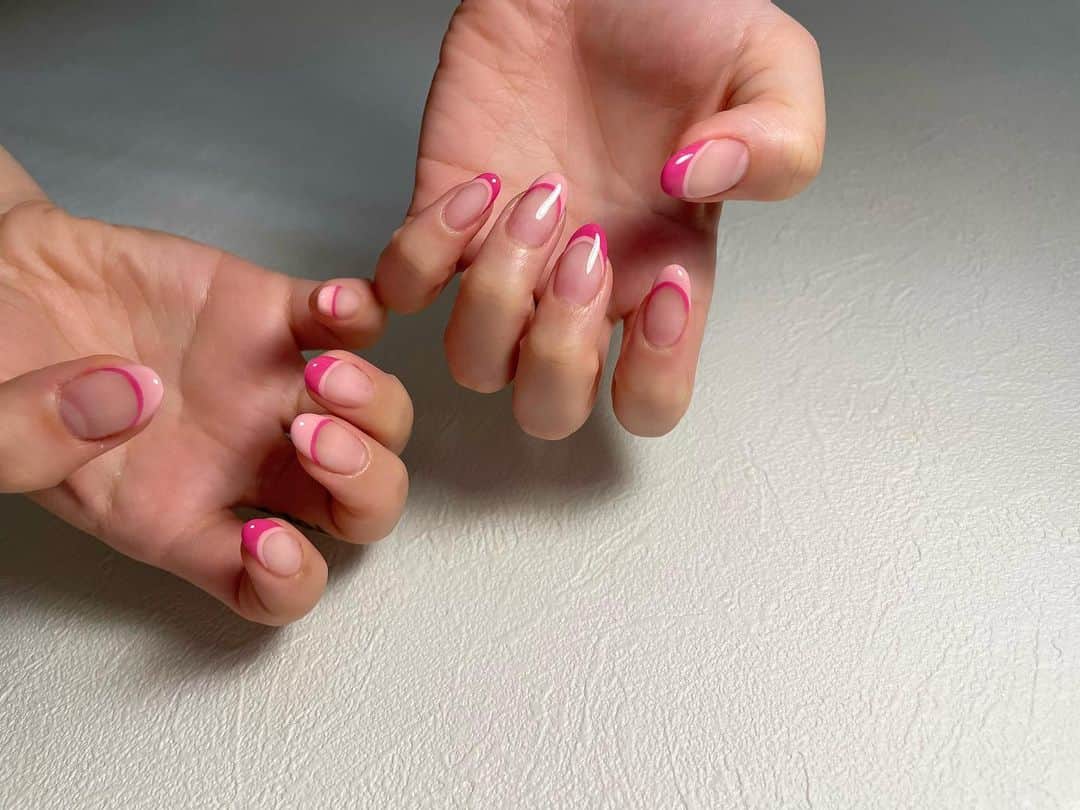 神咲れんのインスタグラム：「.  How cute🙄💅💖 @canvas.___.yuka   #pinkfrenchnails #nails #nailart #pinknails #jelnails  #ジェルネイル #春ネイル #ネイルアート #手もブス爆 #しわがやばい」