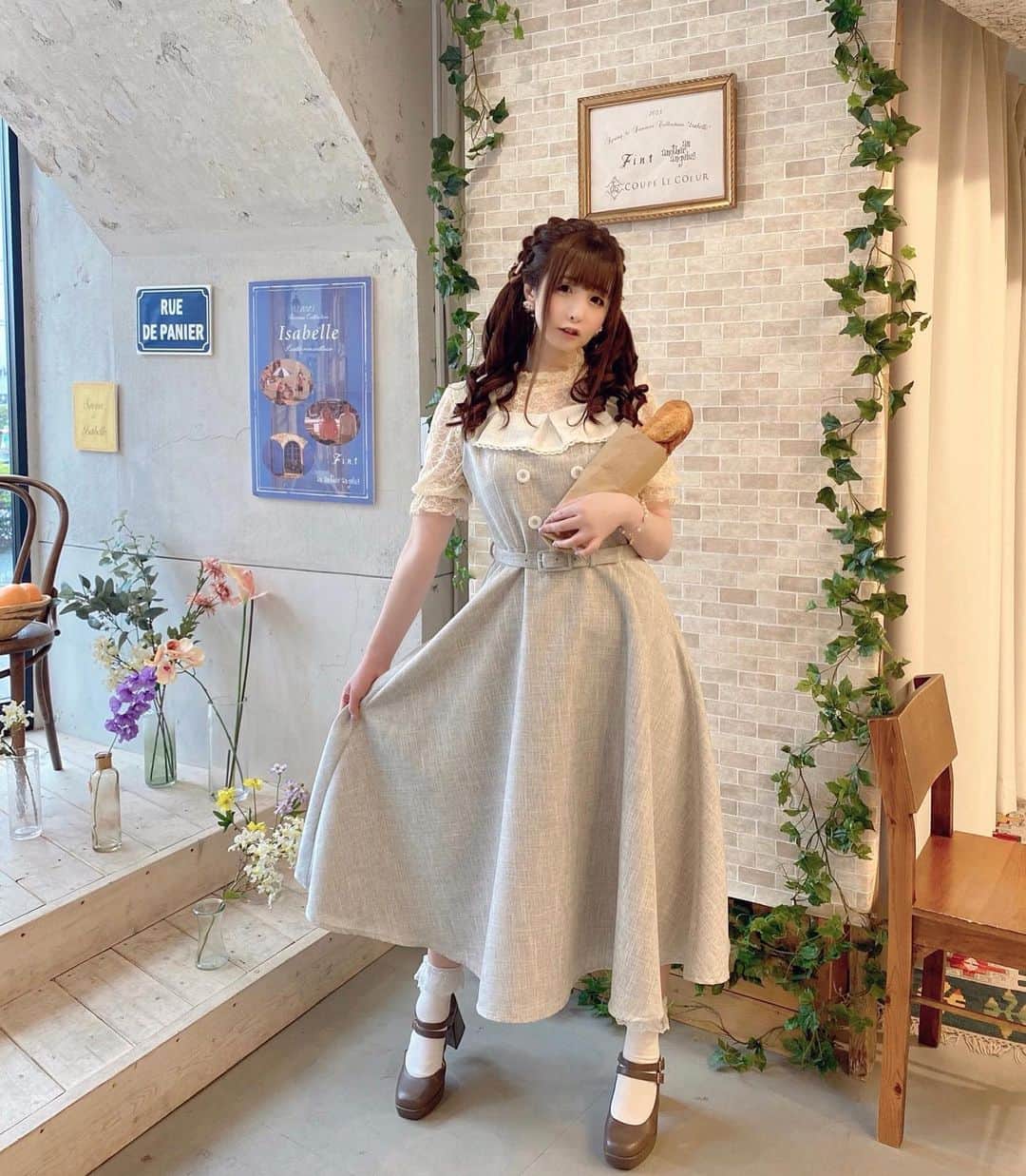 伊藤芽衣のインスタグラム：「F i.n.t  （@fi.n.t_official ） an another angelus （@an_another_angelus_official ）さま♡ ⁡ 2023 夏の展示会に お邪魔させていただいたときの♡ ⁡ こちらの上品な ワンピースもオーダーしました♡♡♡ ⁡ #fint  #ananotherangelus  #フィント #アンジェラス  #fashion  #展示会  #ガーリーコーデ  #クラシカルコーデ  #2023summercollection  #レトロファッション」