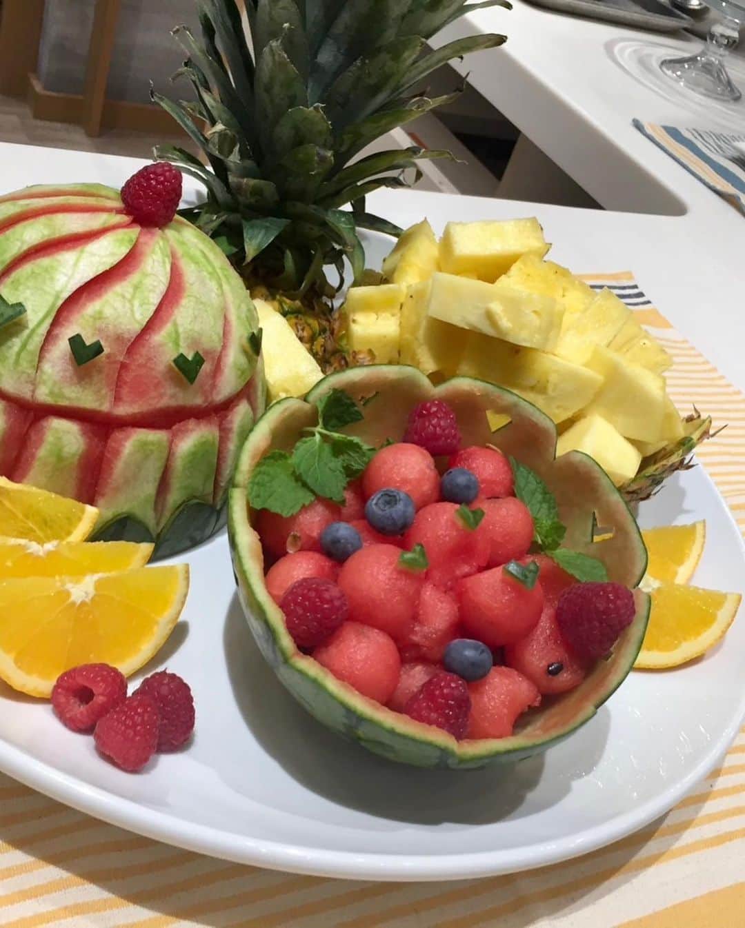 中丸雄一さんのインスタグラム写真 - (中丸雄一Instagram)「フルーツカット好きでよくやります。過去の写真。果物はいいですよね。」3月29日 10時08分 - y_nakamaru_94